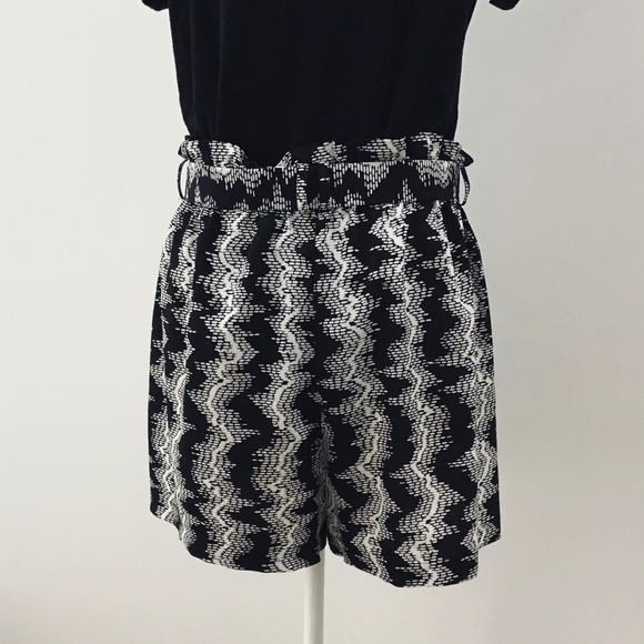 COUNTRY ROAD size 8/10 black and white shorts with tie belt and elastic waist - Picture 5 of 8